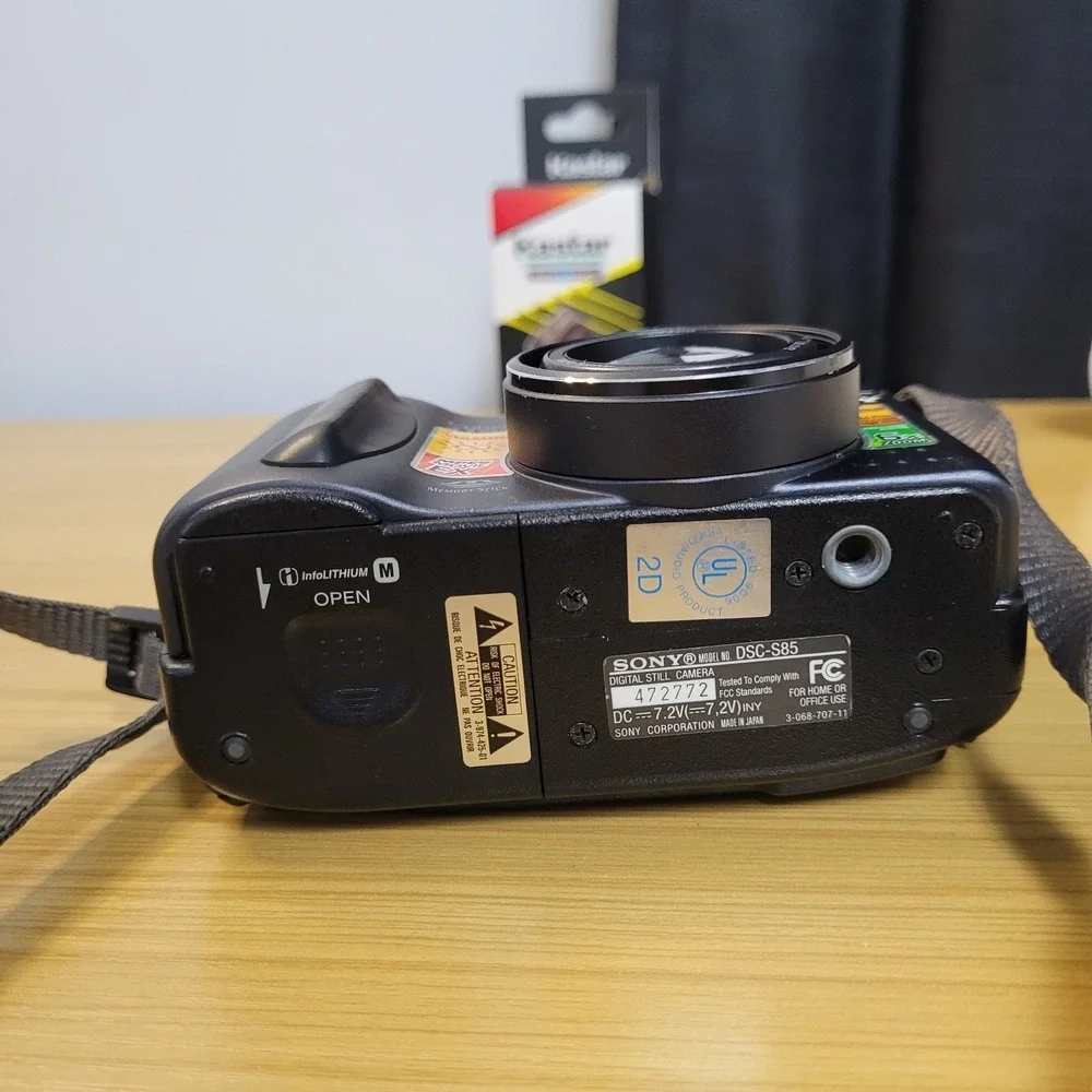 Sony Cybershot DSC-S85 4.1MP Compact Digital‎ Camera Black